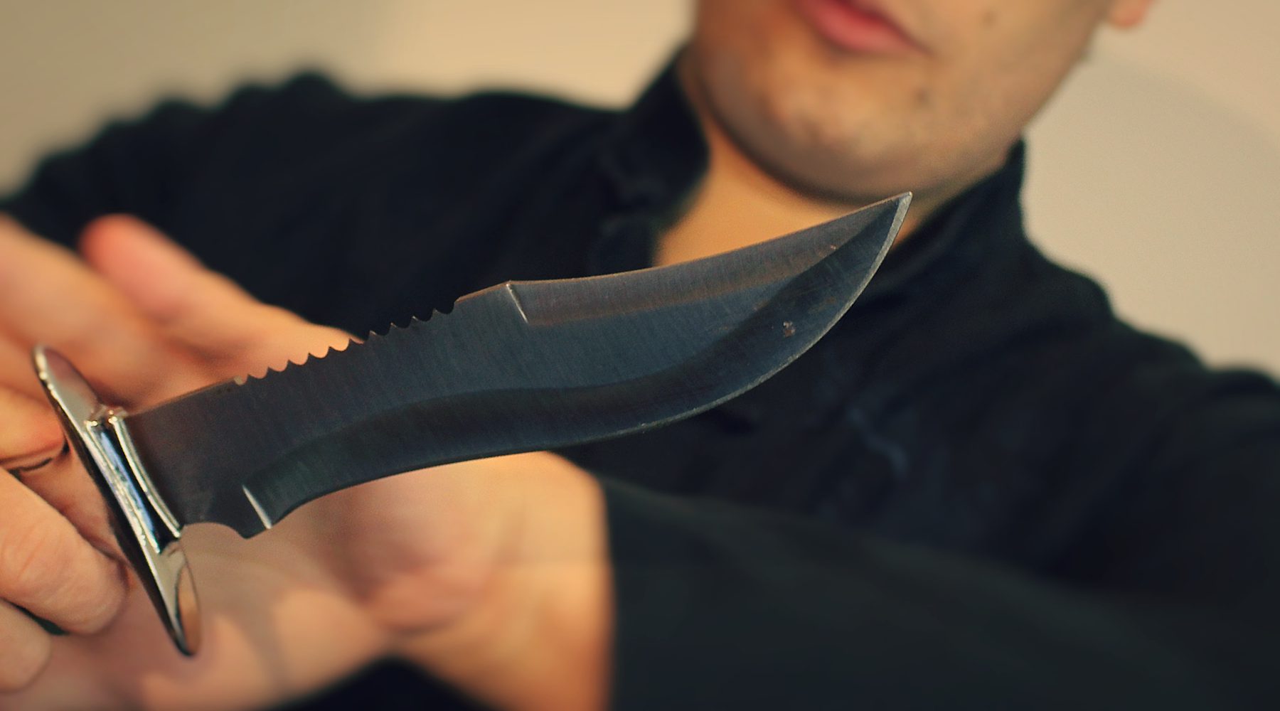 Self-defense: how to defend against knife attack - 6DRAGONSKUNGFU.COM