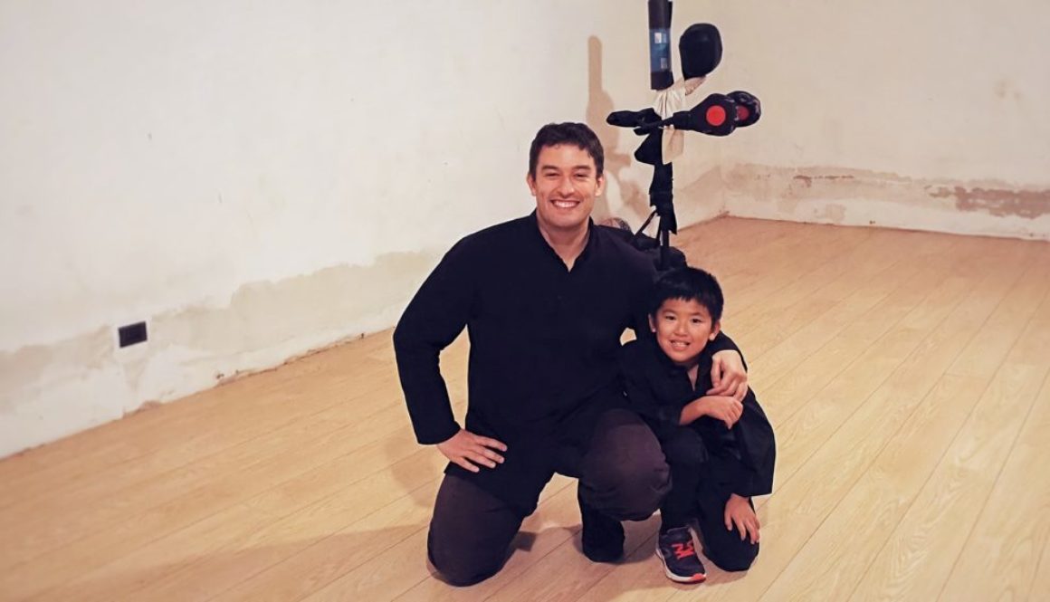 A happy moment: Master Kongling with one of his youngest disciples in the guan (in a photo before the lesson begins)